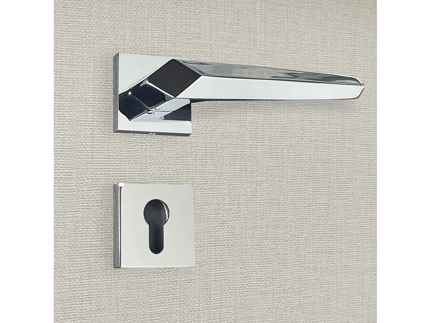 Poignée de porte design à cylindre finition aspect chrome brillant Gilda - KATCHMEE - KatchMee