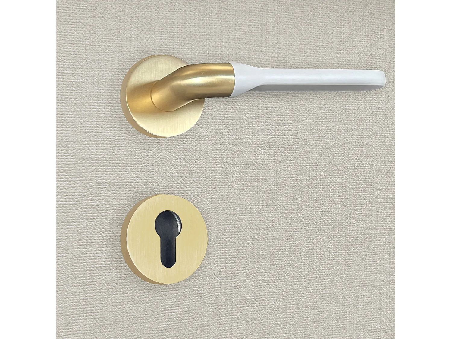 Poignée de porte design à cylindre finition aspect or et blanc mat Matilda - KATCHMEE - KatchMee