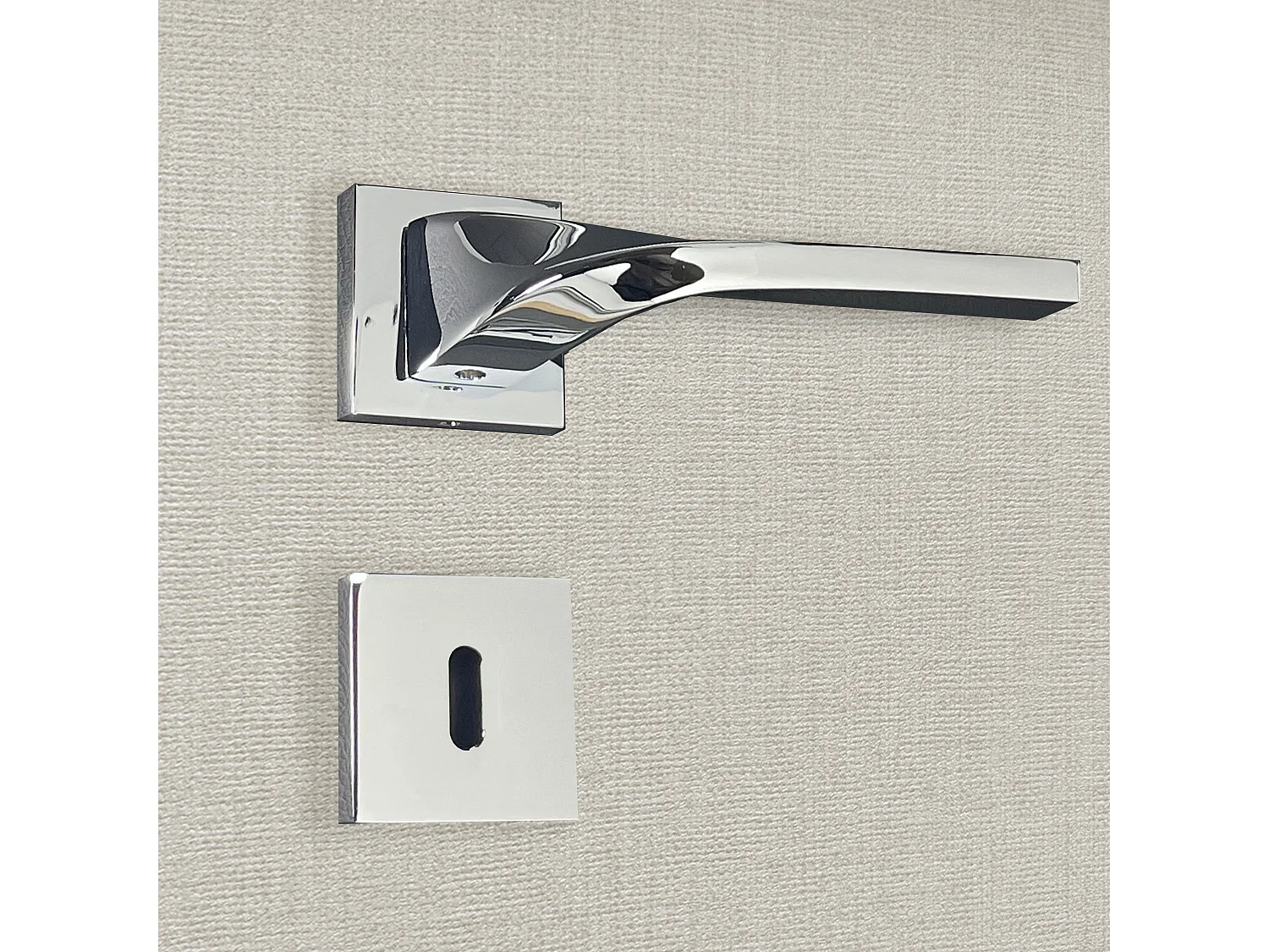 Poignée de porte design à clé finition aspect chrome brillant Angela - KATCHMEE - KatchMee