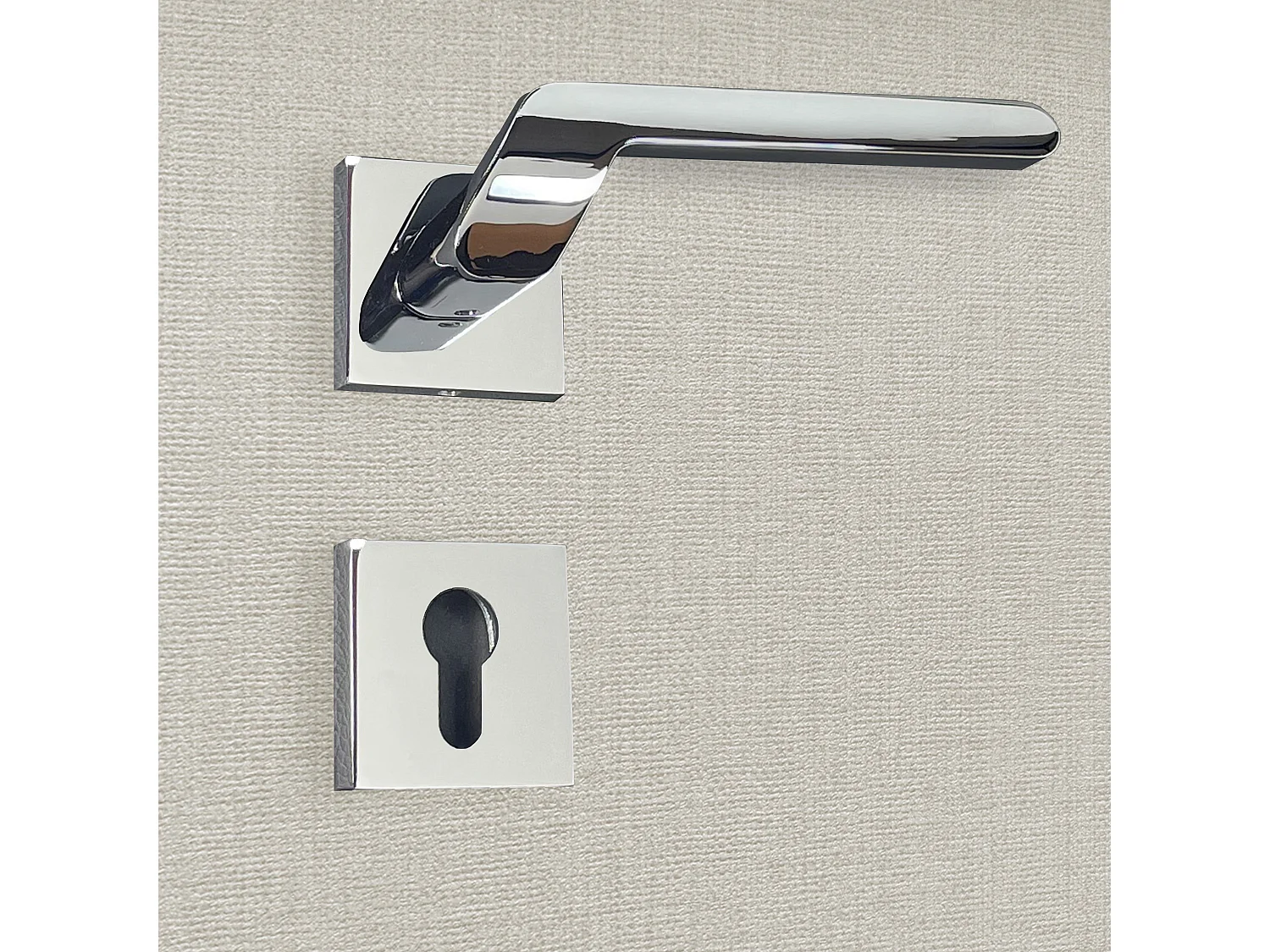 Poignée de porte design à cylindre finition aspect chrome brillant Luana - KATCHMEE - KatchMee