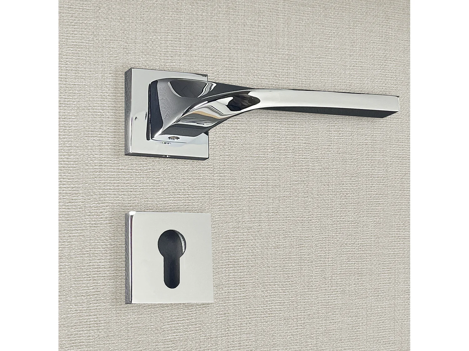 Poignée de porte design à cylindre finition aspect chrome brillant Angela - KATCHMEE - KatchMee