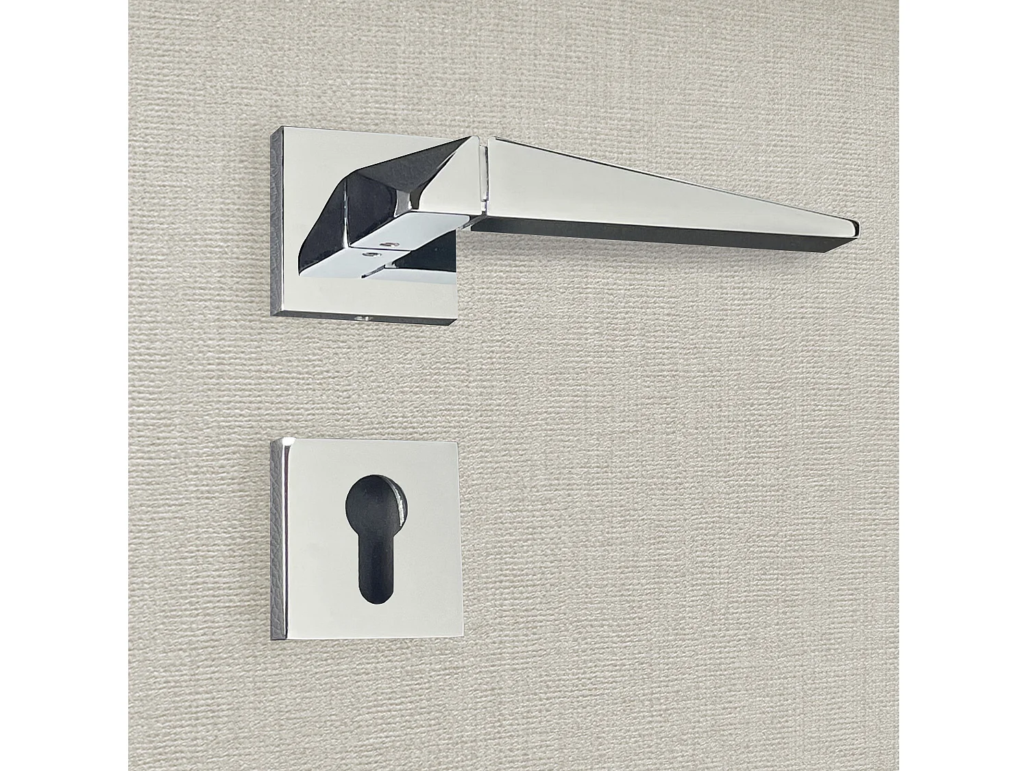 Poignée de porte design à cylindre finition aspect chrome brillant Tamara - KATCHMEE - KatchMee