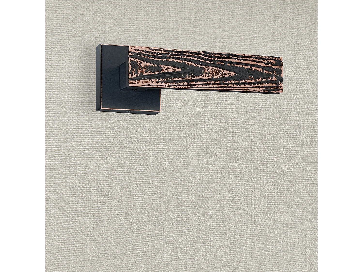 Poignée de porte design finition aspect cuivre patiné noir Flora - KATCHMEE - KatchMee