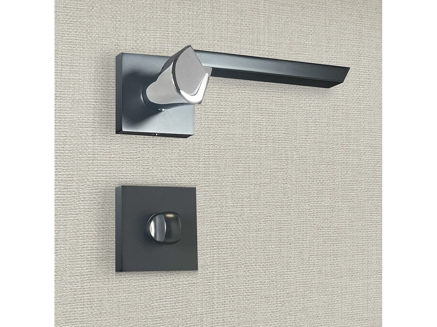 Poignée de porte design à condamnation finition aspect noir et chrome brillant Melissa - KATCHMEE - KatchMee