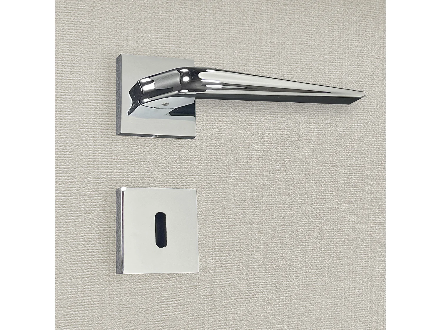 Poignée de porte design à clé finition aspect chrome brillant Lara - KATCHMEE - KatchMee