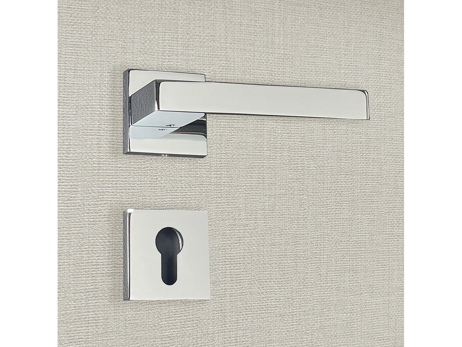 Poignée de porte design à cylindre finition aspect chrome brillant Alda - KATCHMEE - KatchMee