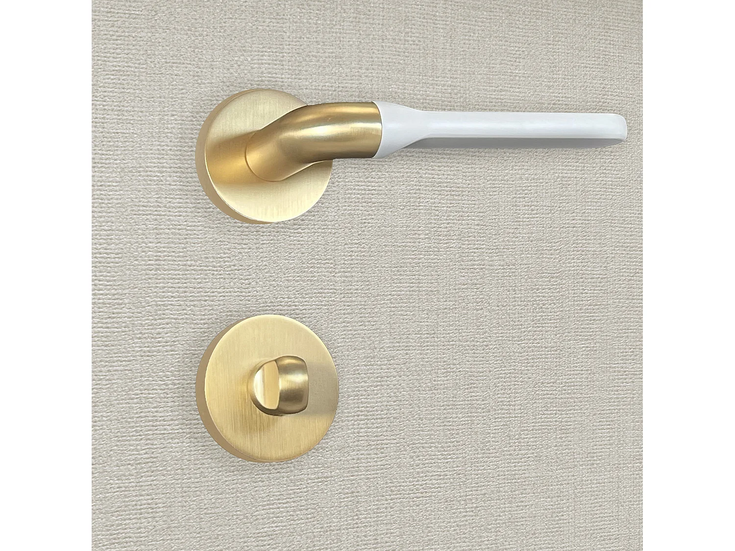 Poignée de porte design à condamnation finition aspect or et blanc mat Matilda - KATCHMEE - KatchMee