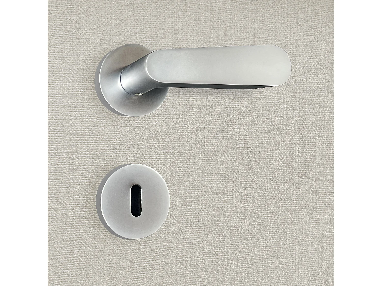 Poignée de porte design à clé finition aspect chrome mat Regina - KATCHMEE - KatchMee
