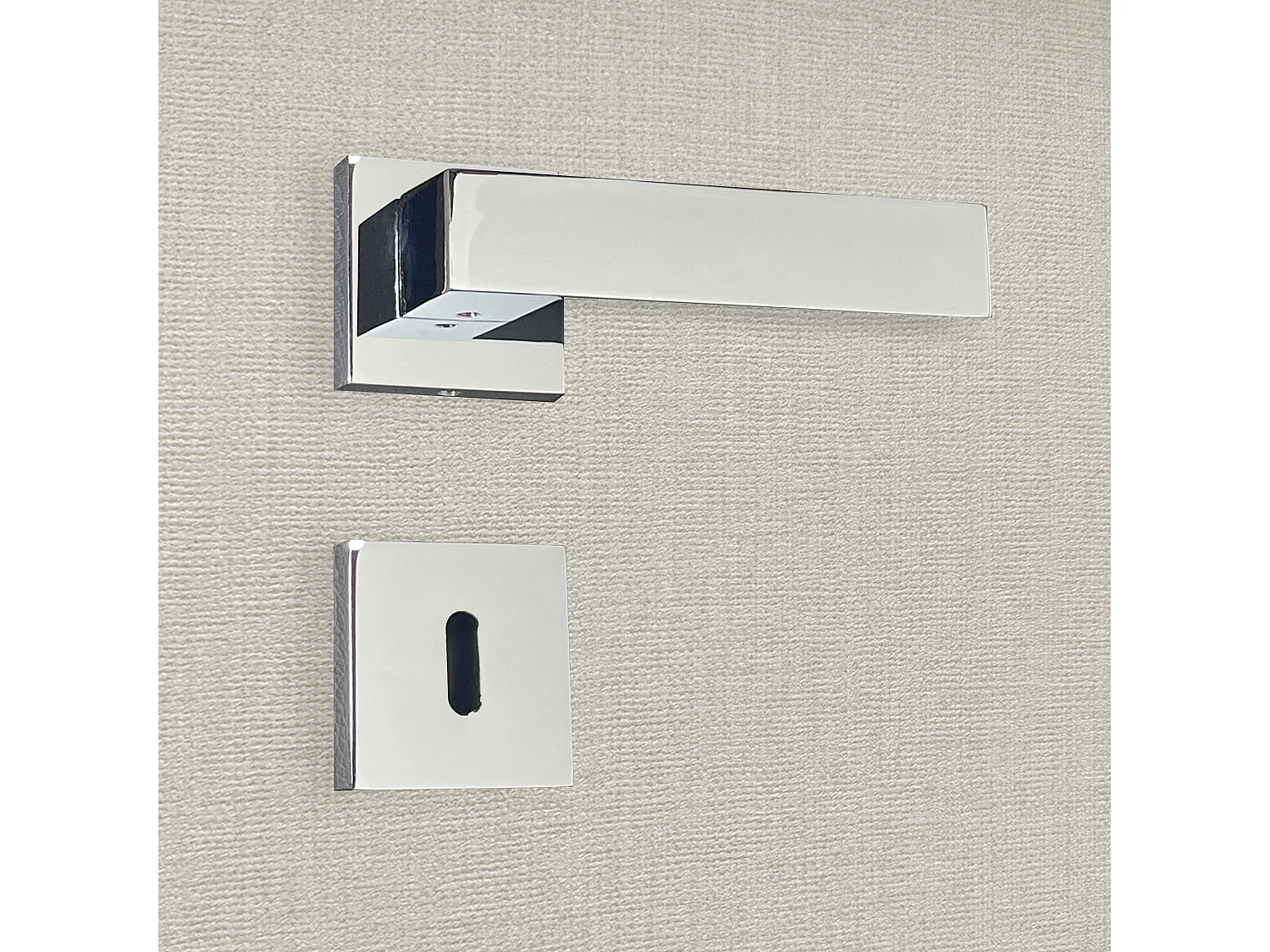 Poignée de porte design à clé finition aspect chrome mat Europa - KATCHMEE - KatchMee