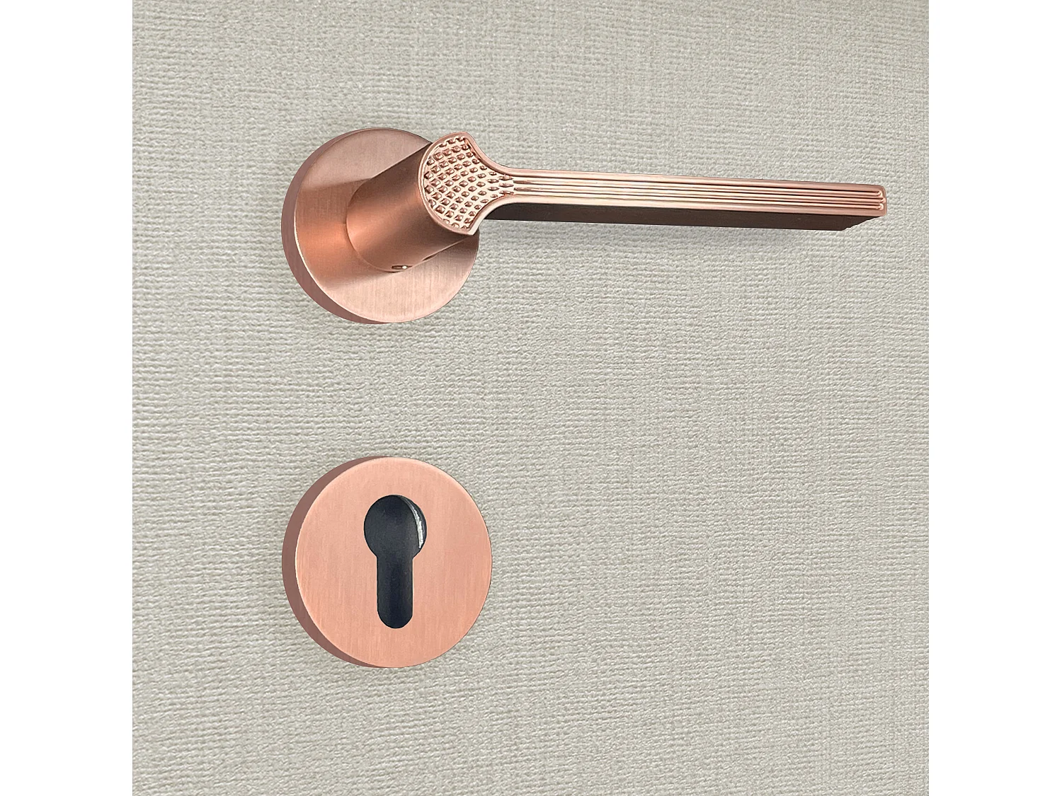 Poignée de porte design à cylindre finition aspect or rose Cristina - KATCHMEE - KatchMee