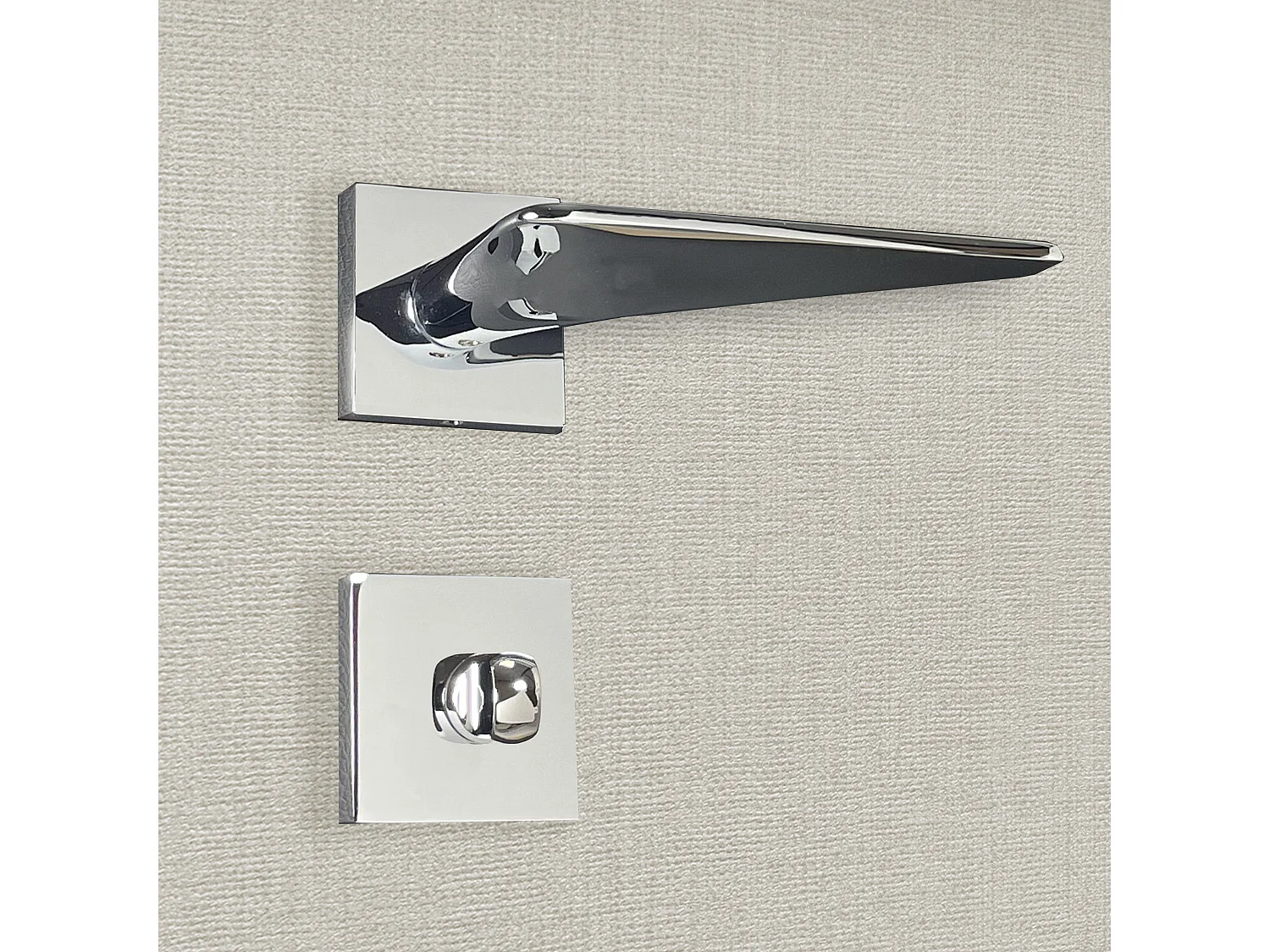 Poignée de porte design à condamnation finition aspect chrome brillant Andrea - KATCHMEE - KatchMee