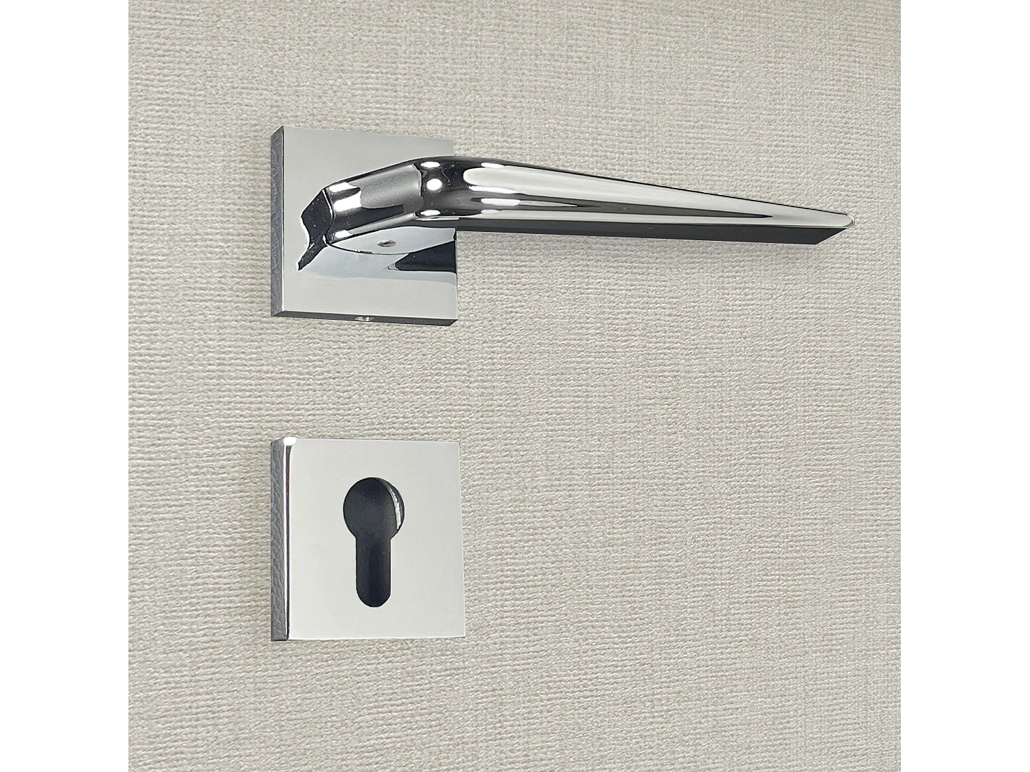 Poignée de porte design à cylindre finition aspect chrome brillant Lara - KATCHMEE - KatchMee