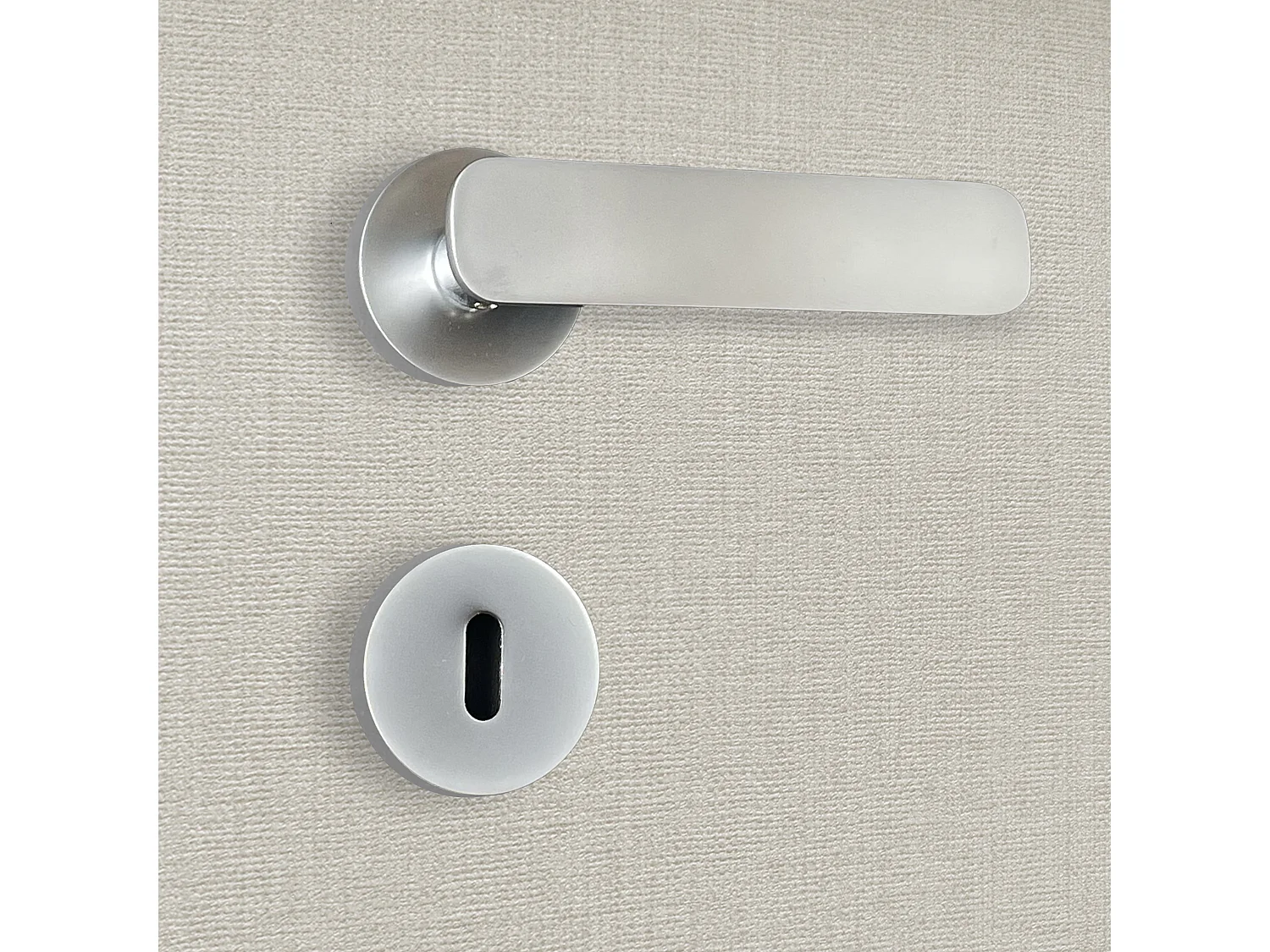 Poignée de porte design à clé finition aspect chrome mat Eva - KATCHMEE - KatchMee