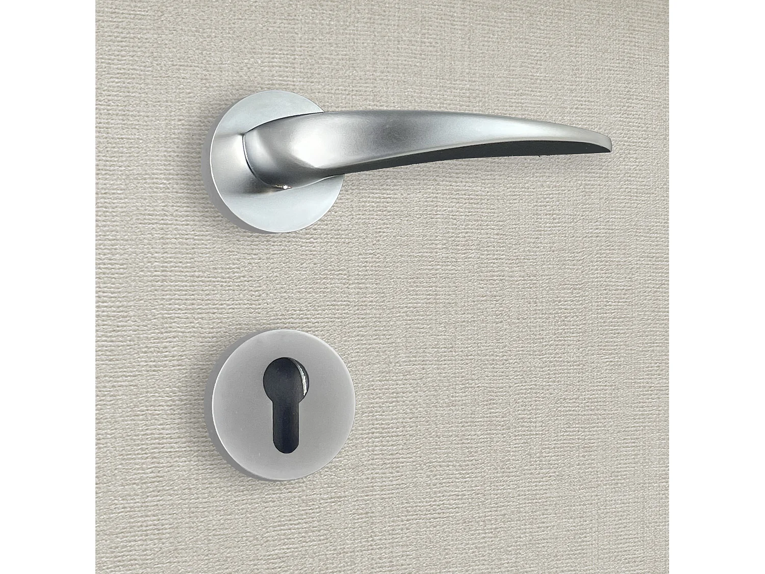 Poignée de porte design à cylindre finition aspect chrome mat Erica - KATCHMEE - KatchMee
