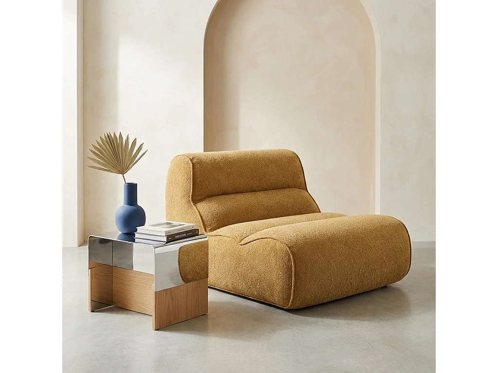 Sillón de tela chenilla mostaza
