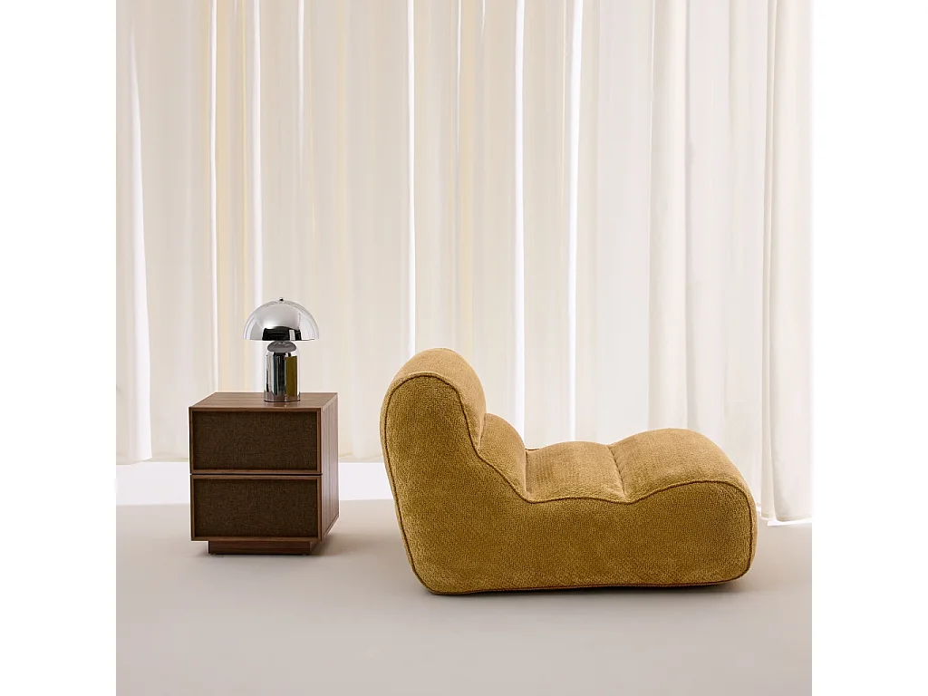 Sillón envasado al vacío de tela chenilla mostaza
