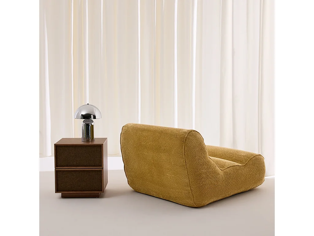 Sillón envasado al vacío de tela chenilla mostaza
