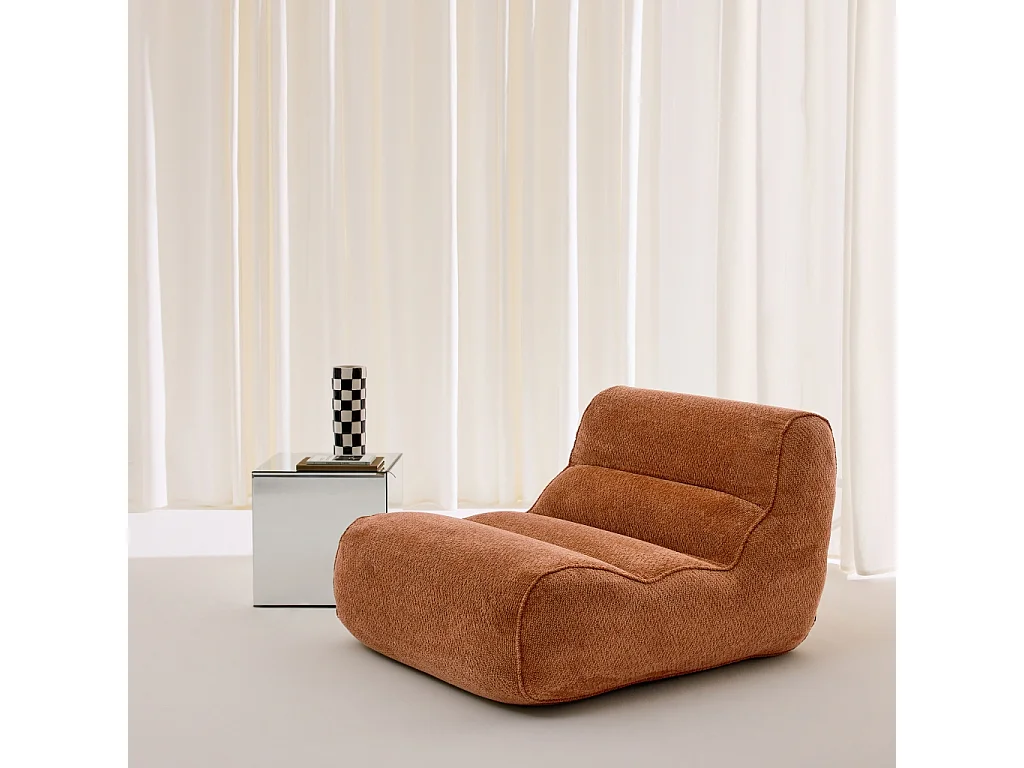 Sillón envasado al vacío de tela chenilla terracotta