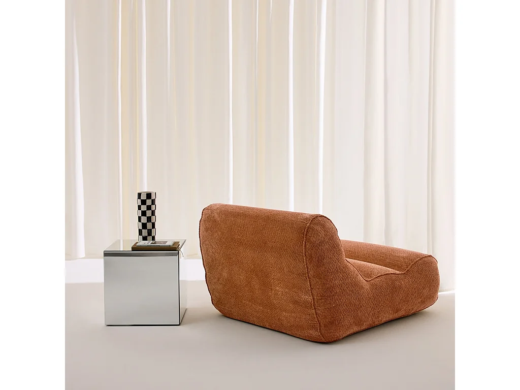 Sillón envasado al vacío de tela chenilla terracotta