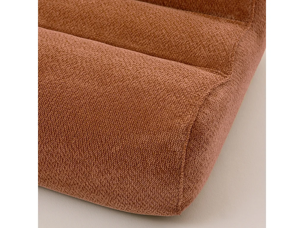 Sillón envasado al vacío de tela chenilla terracotta