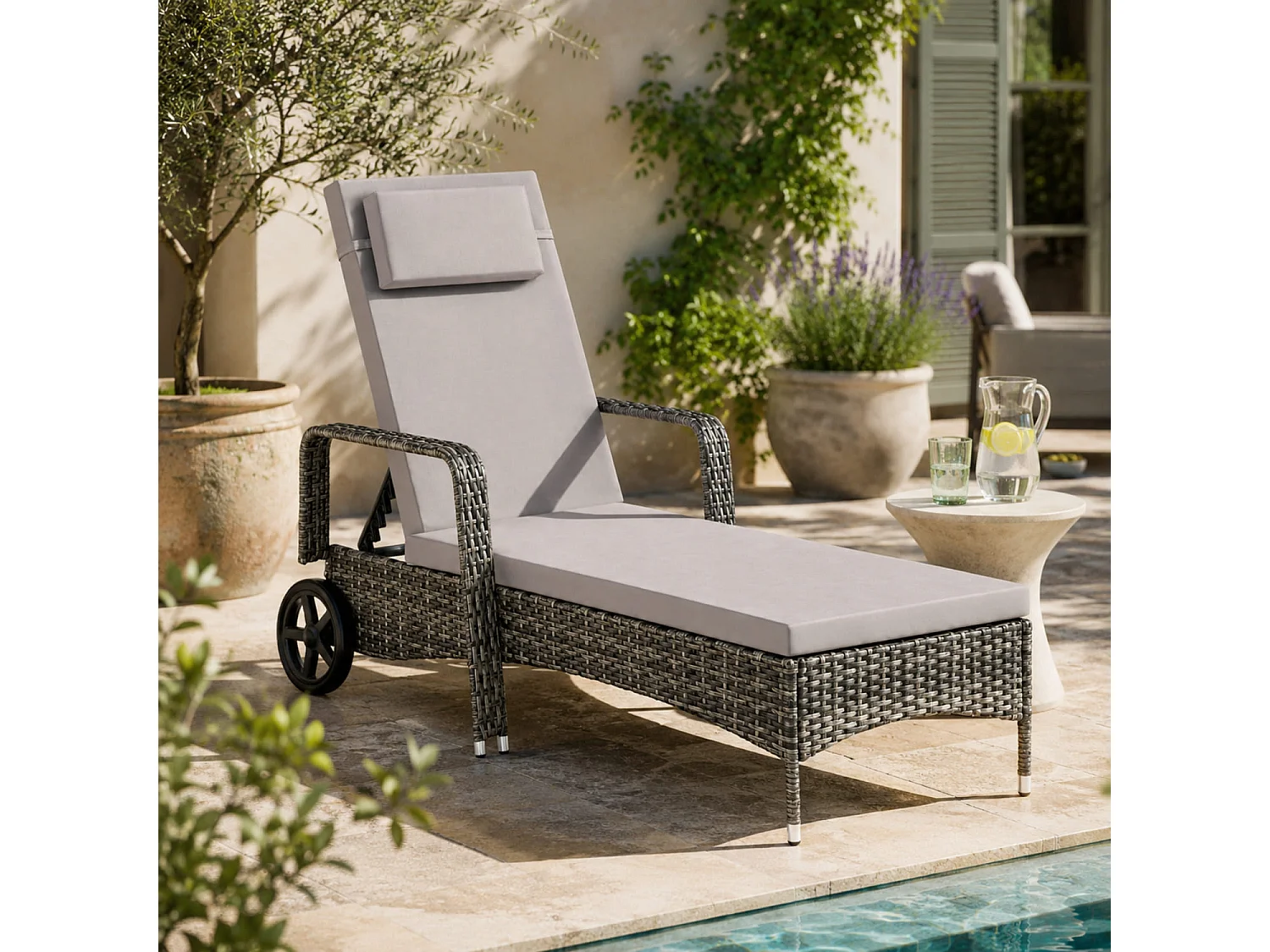 Lettino Da Giardino Reclinabile In Polyrattan Con Schienale Regolabile Sei Posizioni Poggiatesta Ergonomico E Ruote Per Relax Outdoor 196 x 72 x 94.5 Cm Grigio