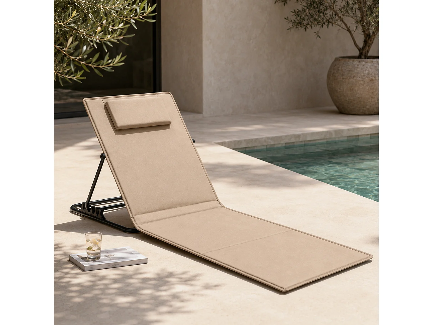 Set 2 Lettini Prendisole Con Schienale Reclinabile 4 Posizioni Tasca Portaoggetti Cuscino Poggiatesta Per Giardino Piscina Campeggio 158 x 55 x 52 Cm Beige