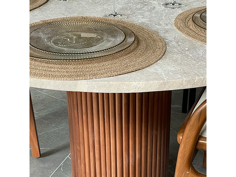 Table à manger AKASSIA en travertin et bois