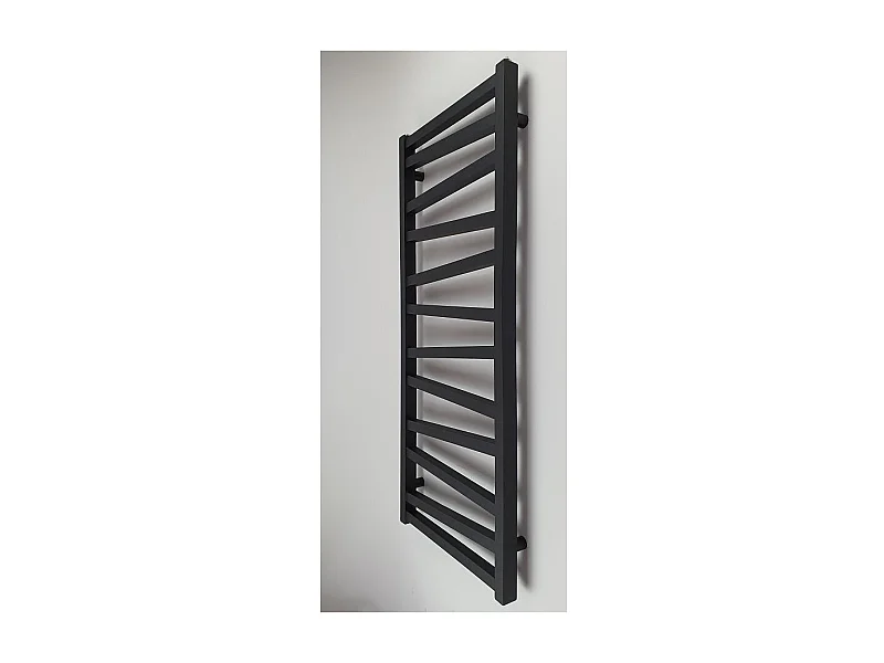 Radiateur sèche-serviettes eau chaude design CYRKA 97 x 50 cm noir mat