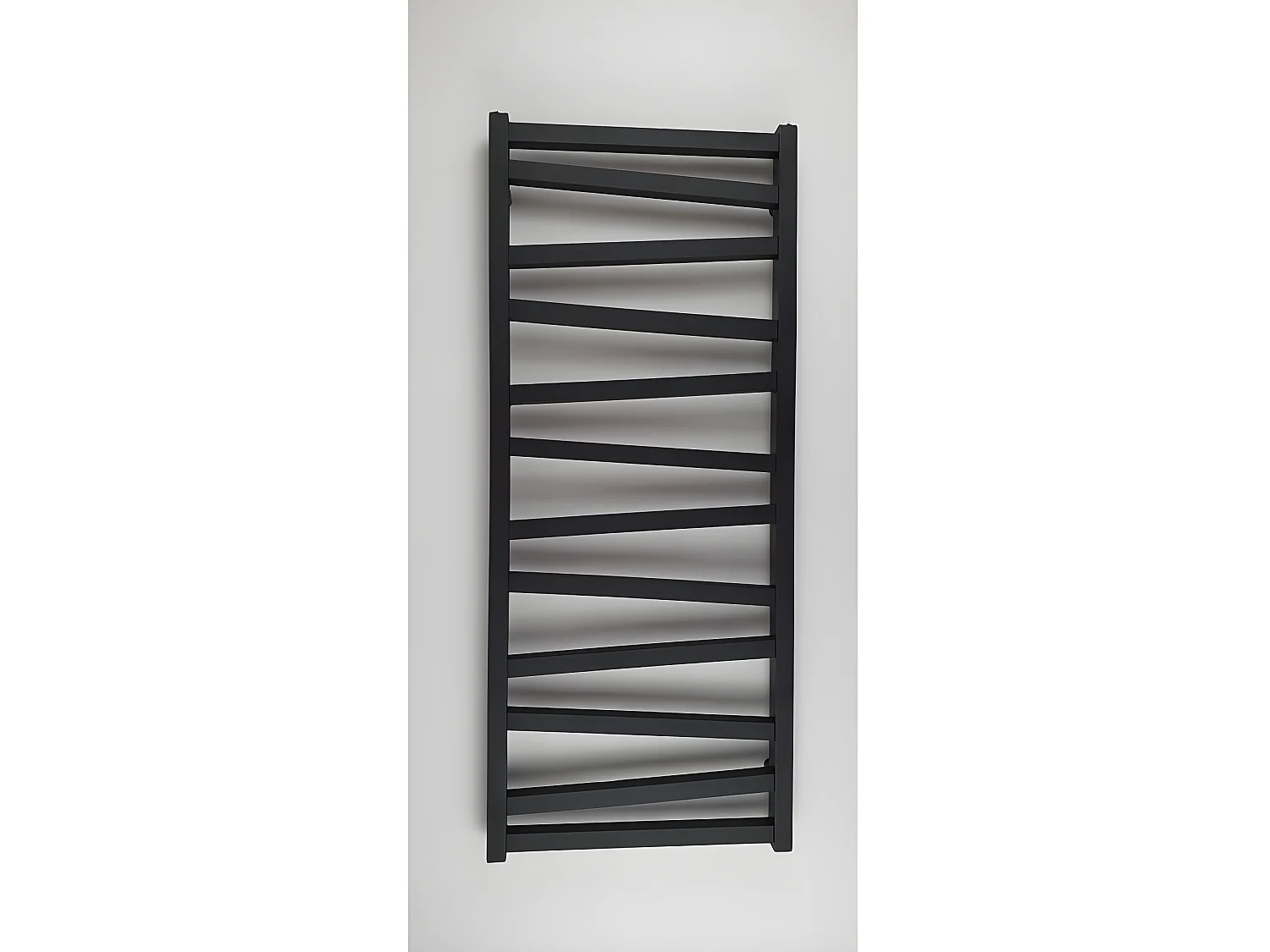 Radiateur sèche-serviettes eau chaude design CYRKA 97 x 50 cm noir mat
