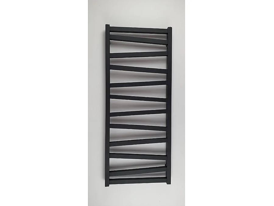 Radiateur sèche-serviettes eau chaude design CYRKA 97 x 50 cm noir mat