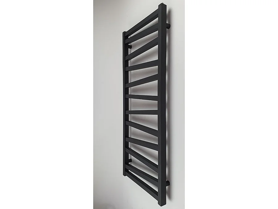 Radiateur sèche-serviettes eau chaude design CYRKA 97 x 50 cm noir mat