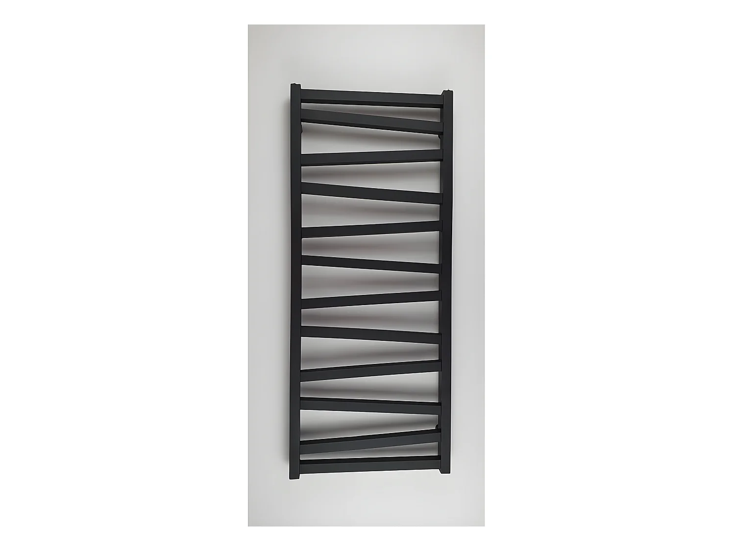 Radiateur sèche-serviettes eau chaude design CYRKA 119 x 50 cm noir mat