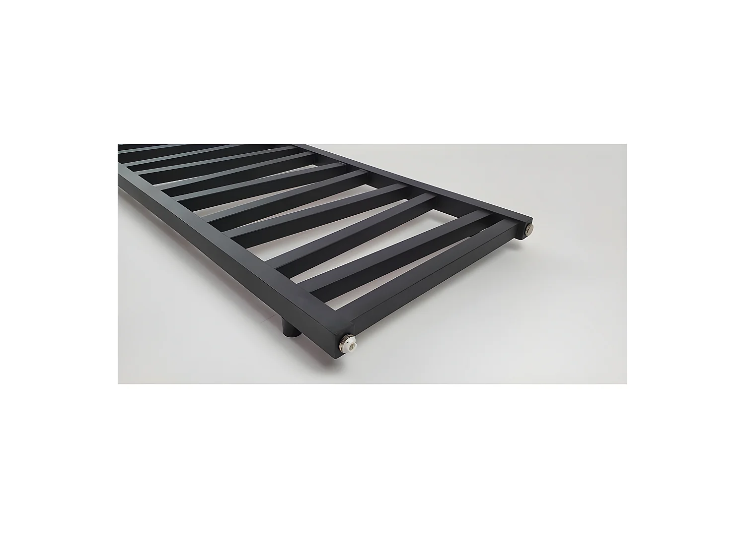 Radiateur sèche-serviettes eau chaude design CYRKA 119 x 50 cm noir mat