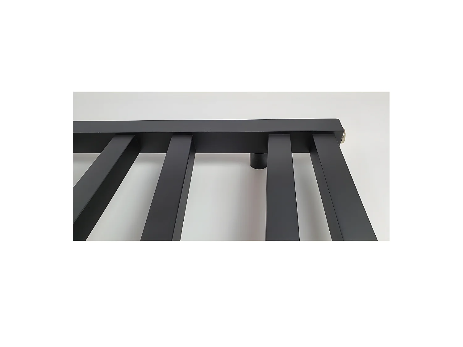 Radiateur sèche-serviettes eau chaude design CYRKA 119 x 50 cm noir mat