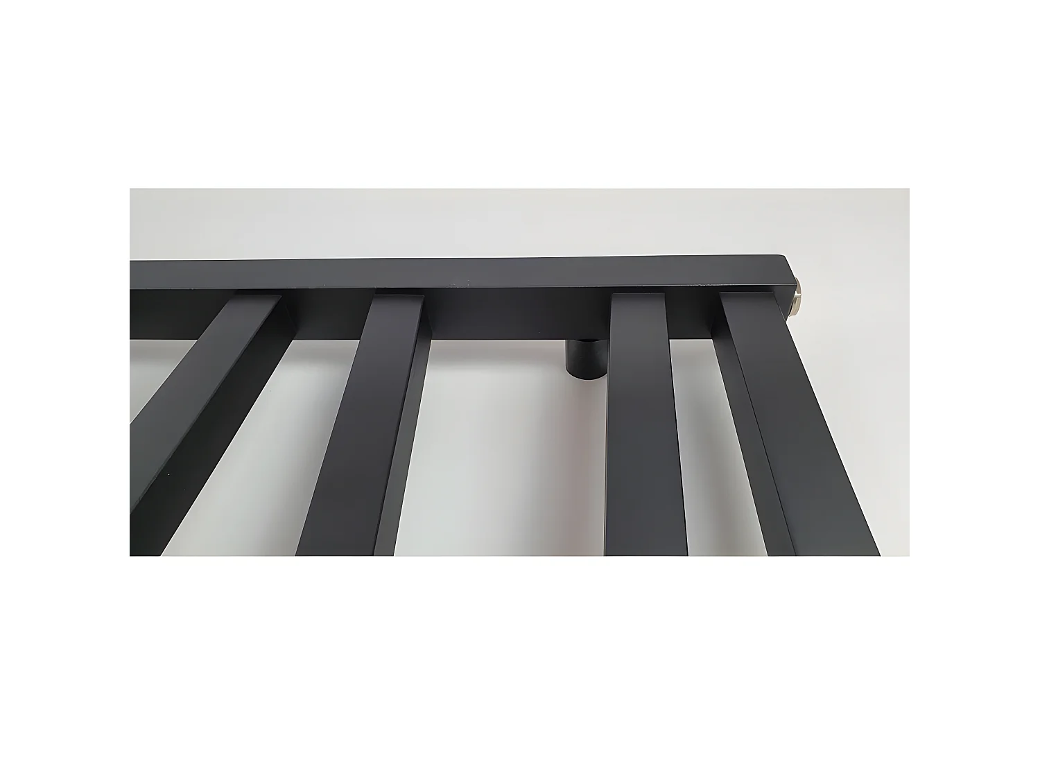 Radiateur sèche-serviettes eau chaude design CYRKA 119 x 50 cm noir mat