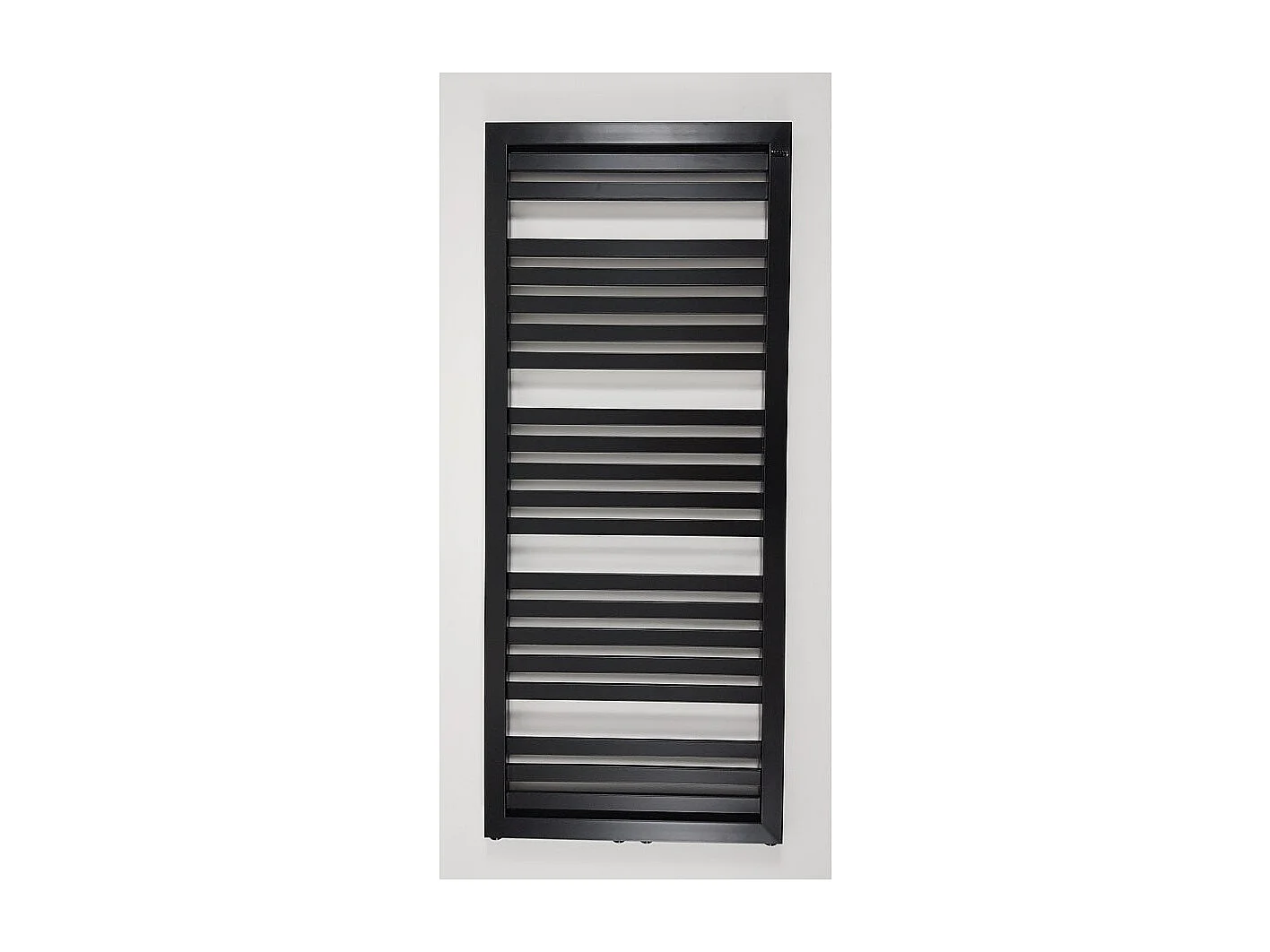 Radiateur sèche-serviettes eau chaude design KLEA 128 x 54 cm noir mat