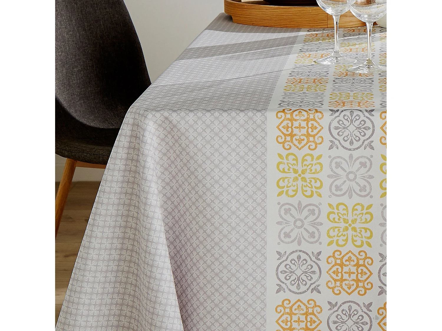 Nappe carrée 170x170 cm imprimée 100% polyester CARO géométrique gris