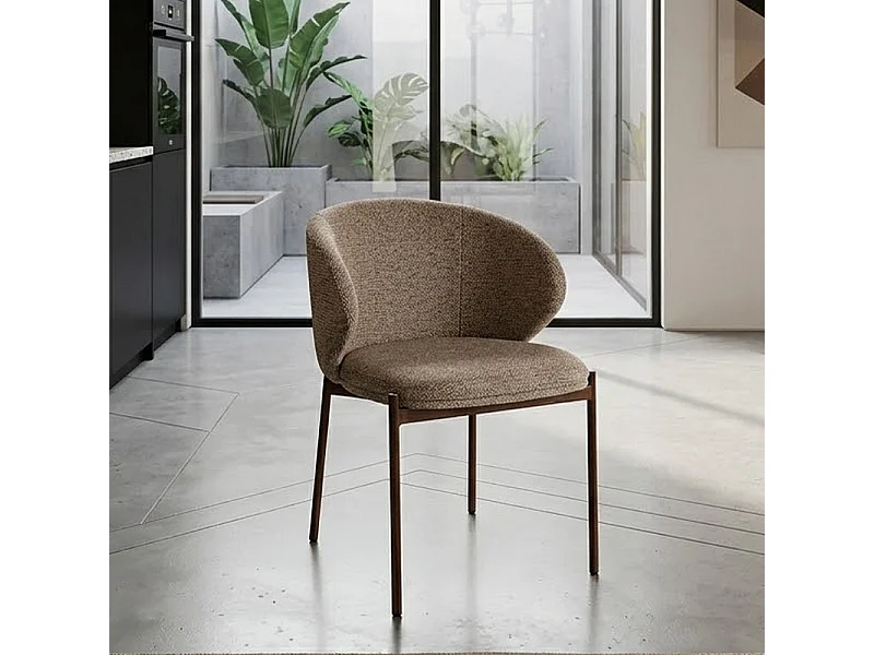 Chaise en tissu chiné beige, structure en métal style bois Elora