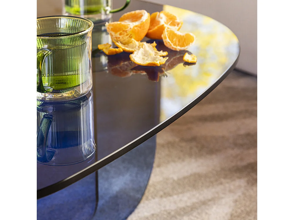 Tila - Table basse organique en verre L100cm - Bleu