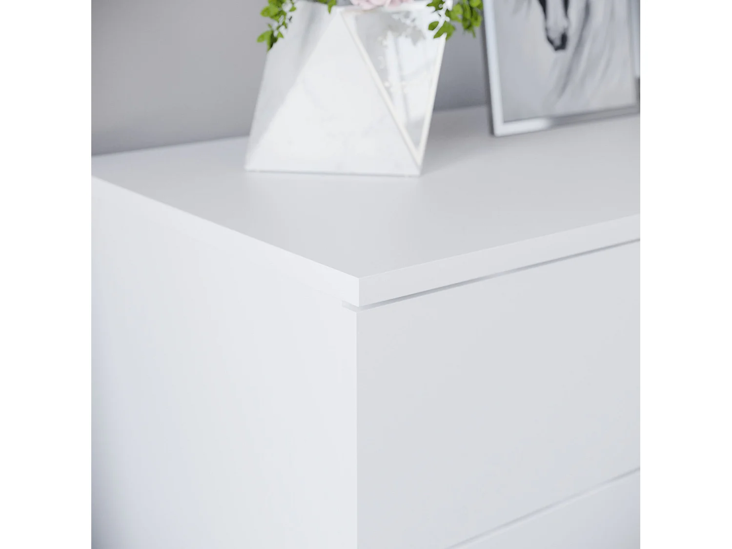 Riano 4 Drawer Chest of Drawers Modern Style Clothes Storage, White - Vida Designs