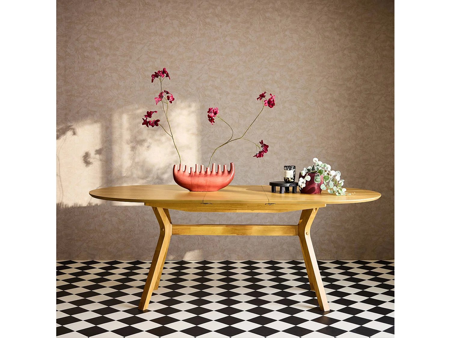 Table à manger oblongue extensible. 160-200cm 4-8 personnes MDF et placage chêne. couleur naturelle