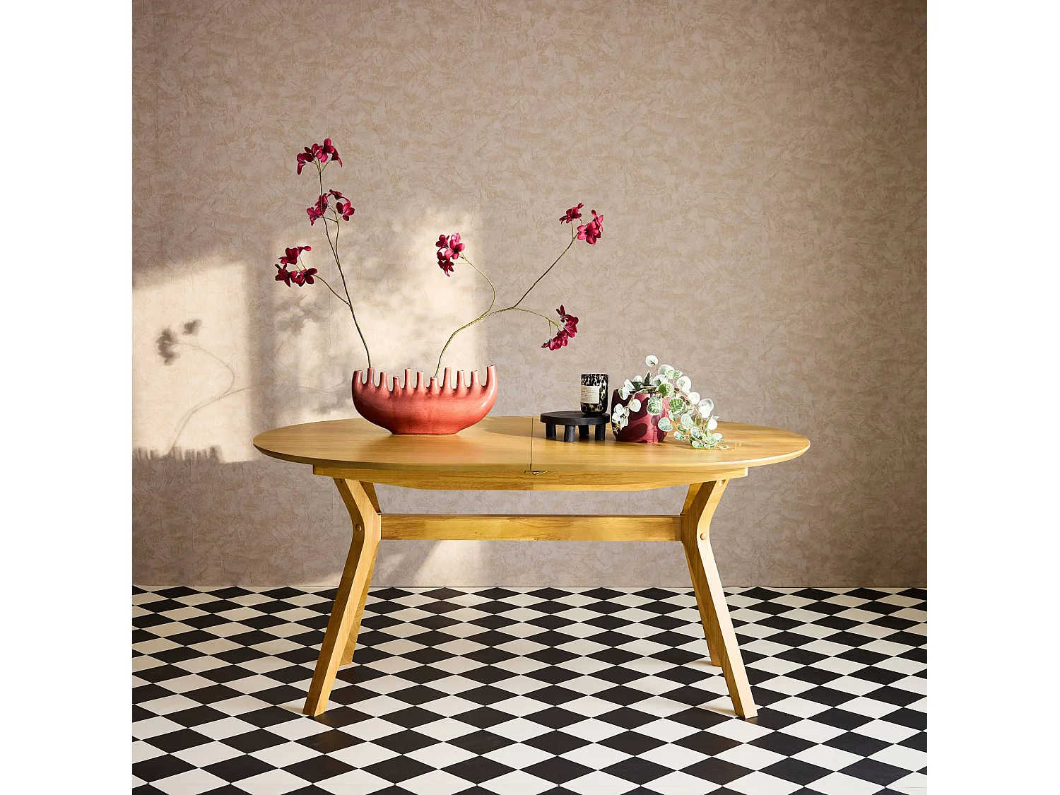 Table à manger oblongue extensible. 160-200cm 4-8 personnes MDF et placage chêne. couleur naturelle