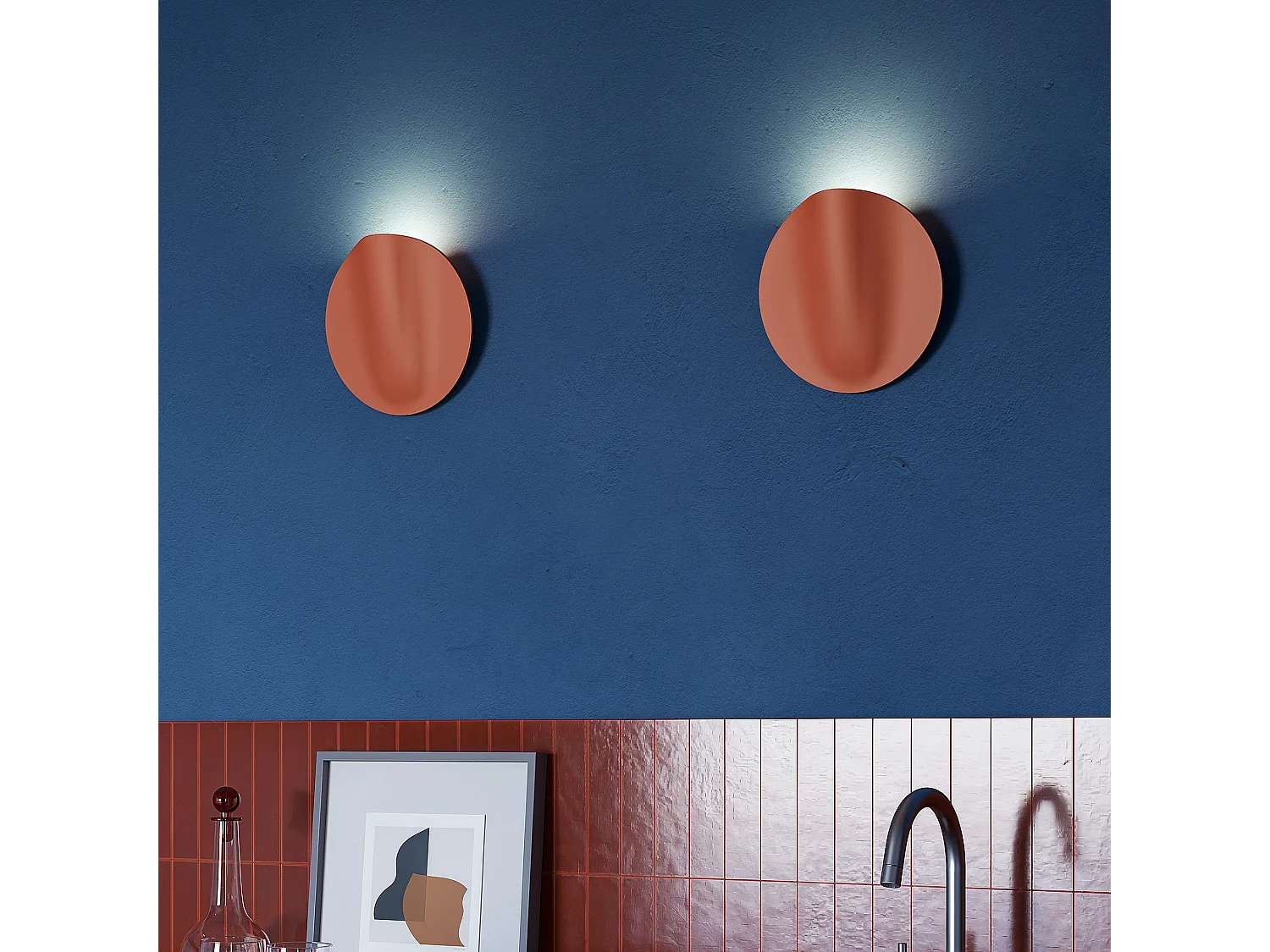 Lámpara de pared LED Sirio de 8W en cerámica blanca con difusor de policarbonato opalino, diseño Made in Italy para iluminación de interiores.