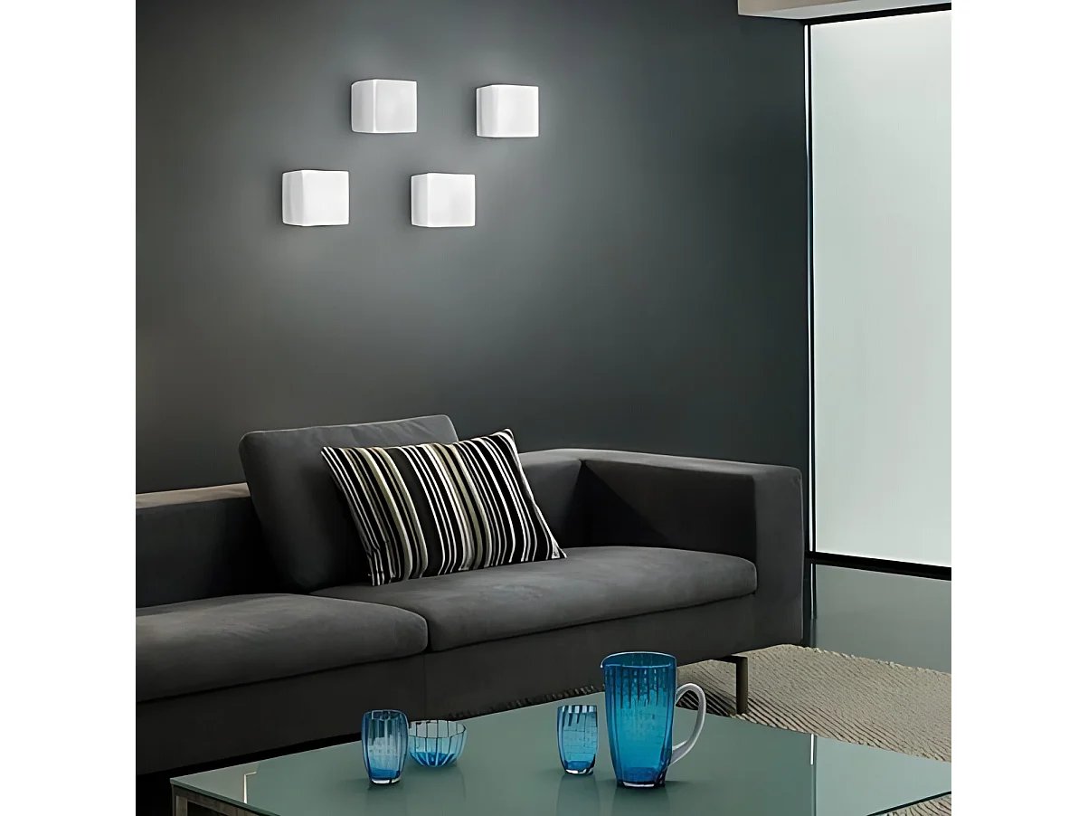 Dado væg- og loftslampe, moderne design, mat hvid metal med opal triplex glasdiffusor, mål 11x11x13 cm, E27-fatning