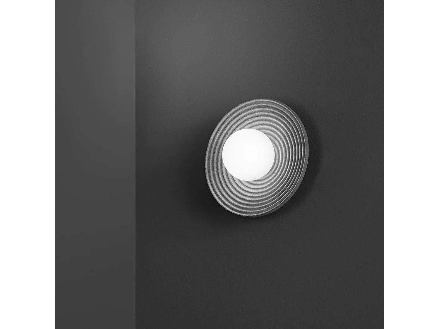 Aplique em Metal e Cimento Cinzento - Candeeiro de Parede com Difusor em Vidro Soprado - Coleção 10S48416 GC - Diâmetro 28,5 cm - Perenz