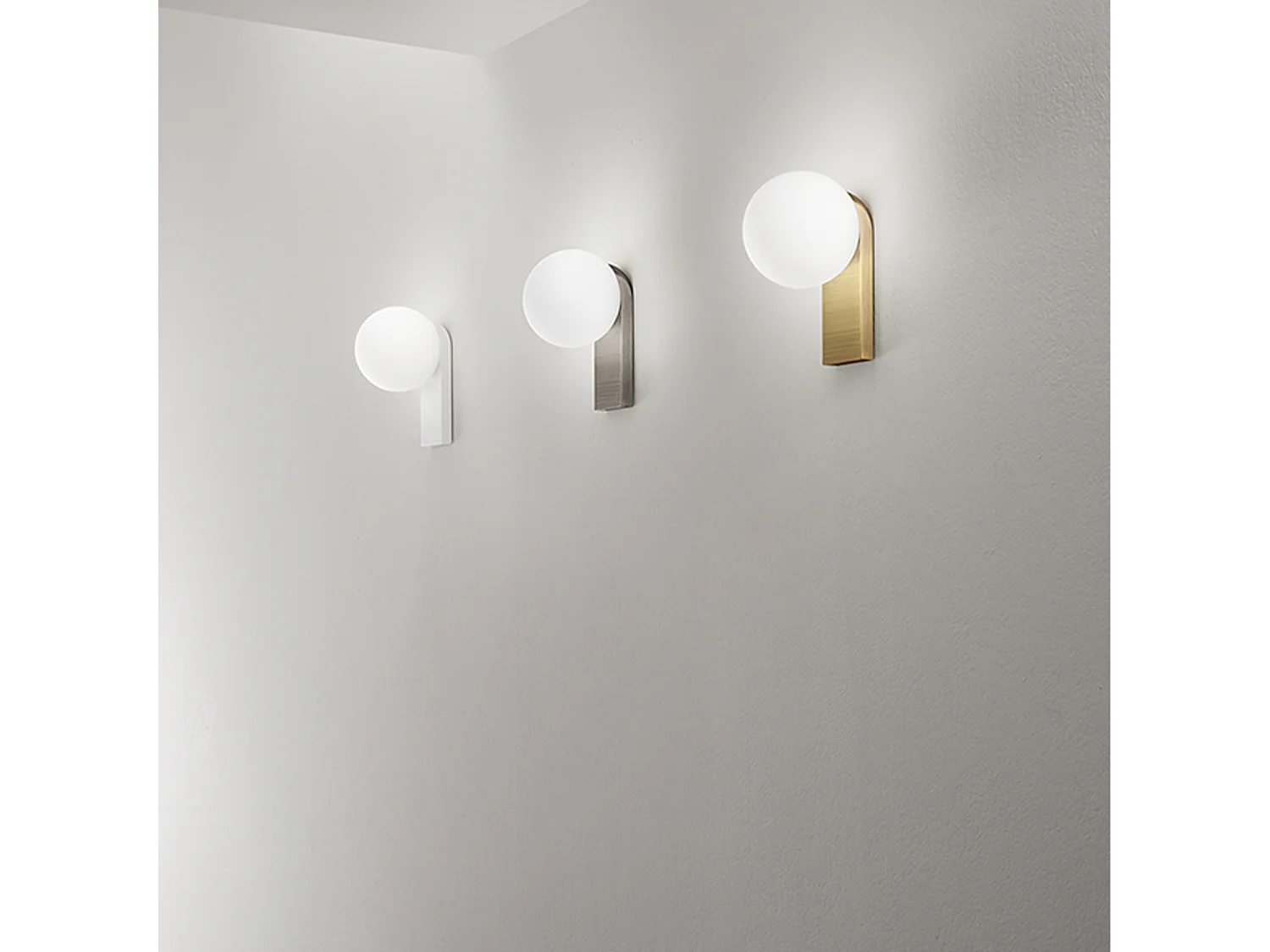 Aplique LED em Alumínio e Vidro Soprado, Estrutura Cinza Titânio, 8W 3000K, Design Moderno e Elegante para Interiores e Exteriores - Perenz