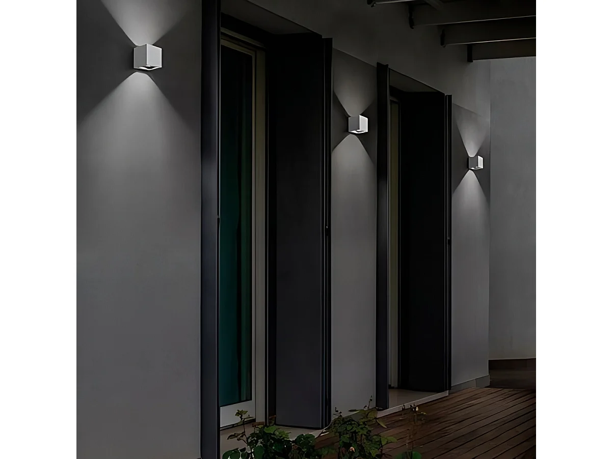 Sole IP54 LED-væglampe til udendørs og indendørs brug i støbt aluminium mørkegrå 2x10W 3000K moderne kompakt og alsidigt design
