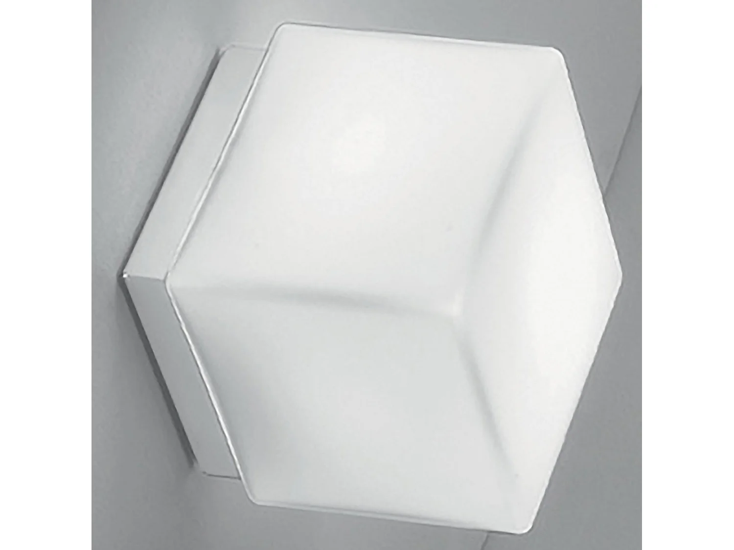 Lámpara de pared o techo cuadrada Dado en metal blanco mate con difusor de cristal triplex opal satinado, casquillo E27, dimensiones 16x16x16,5 cm.