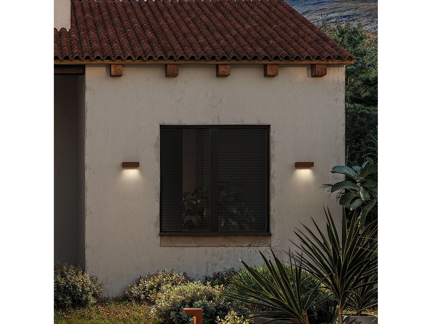 Luminária de parede exterior Forward preta, 3 lâmpadas LED 15,5W, 3000K, IP54, 1744lm, ótica orientada e corpo em alumínio, design assimétrico.