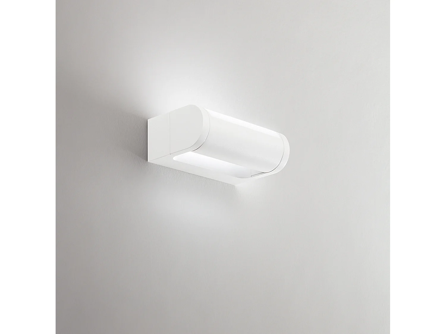 Aplique LED pared aluminio blanco mate, 12W 3000K, diseño moderno exterior con difusor orientable para iluminación funcional - Perenz